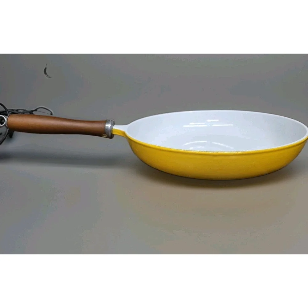 Vintage Finesse Yellow Enamel Skillet Frying Pan Set 10